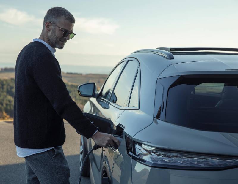 Quelle borne de recharge électrique choisir pour le TOP 5 des voitures hybrides les plus vendues ? La réponse à Castres (81)