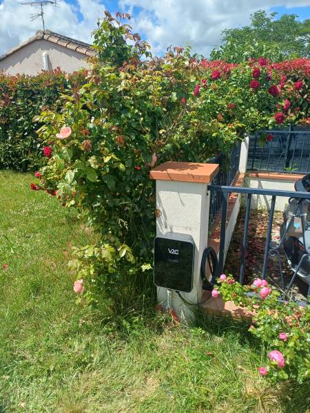 Notre chantier de remplacement d’une borne de recharge Total Energies par une borne solaire Trydan V2C à Fronton (31)