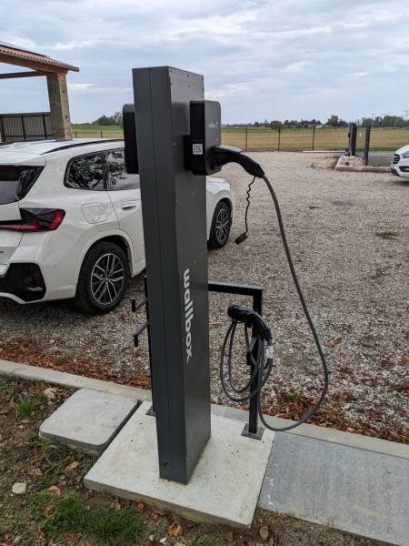 N'installez pas une borne de recharge électrique en triphasé sans savoir cela ! Découvrez la fonctionnalité qui fait toute la différence à Albi (81)