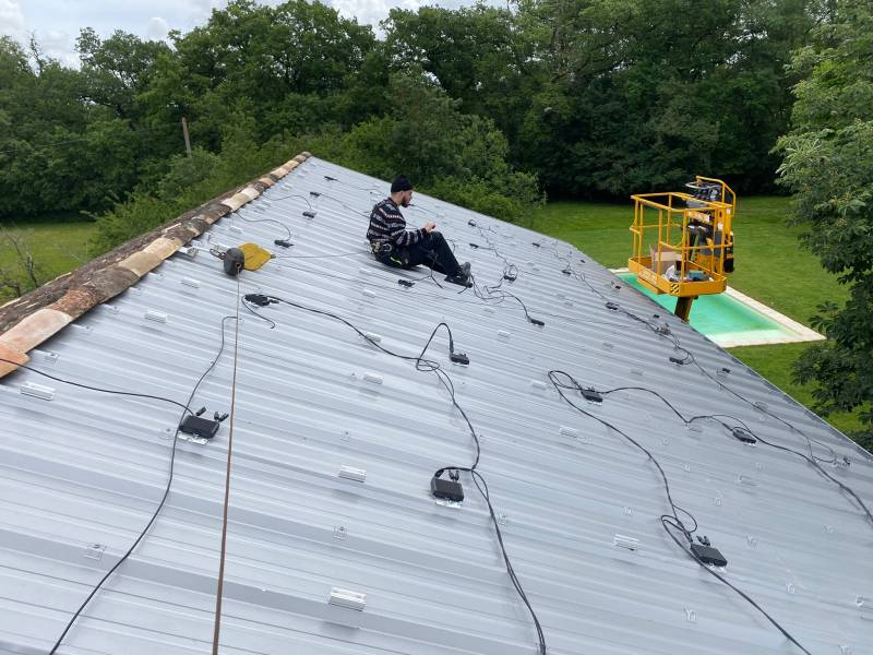 Mise en place d’une borne de recharge électrique SolarEdge et de deux centrales solaires de 6,8kWc pour la revente totale et l’auto-consommation chez notre client à Saint-Sulpice-la-Pointe (81)