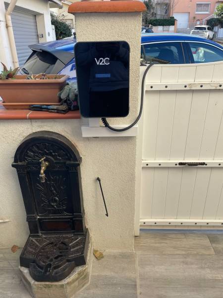 Installation d’une borne de recharge Trydan V2C avec raccordement à l’Envoy-S-Metered de notre client à Toulouse (31)
