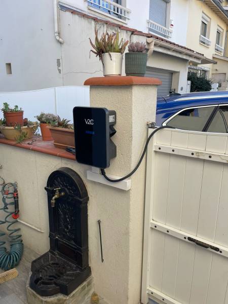 Installation d’une borne de recharge Trydan V2C avec raccordement à l’Envoy-S-Metered de notre client à Albi (81)