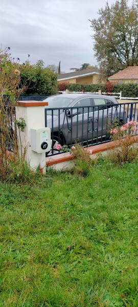 Notre chantier de remplacement d’une borne de recharge Total Energies par une borne solaire Trydan V2C à Cugnaux (31)