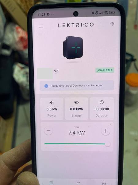 Notre installation d’une borne de recharge Lektri.co à Castelmaurou (31) : focus sur cette pose de chargeur électrique avec délestage solaire en Haute-Garonne