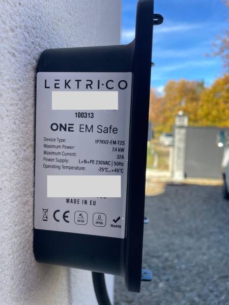 Notre installation d’une borne de recharge Lektri.co à Gragnague (31) : focus sur cette pose de chargeur électrique avec délestage solaire en Haute-Garonne
