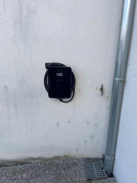 Pose de chargeur électrique 7,4kWc en monophasé à Blagnac (31) : faites appel à Bornetik comme cette cliente à côté de Toulouse !