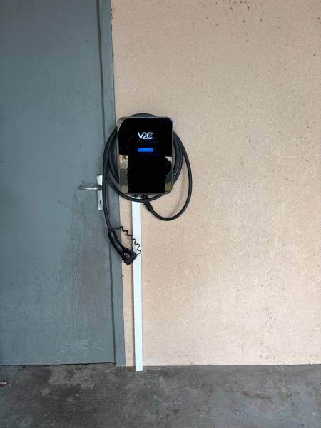 Installation d’un chargeur électrique 22kW en triphasé et connexion à un onduleur solaire Fronius à Calmont en Haute-Garonne à Calmont (31)