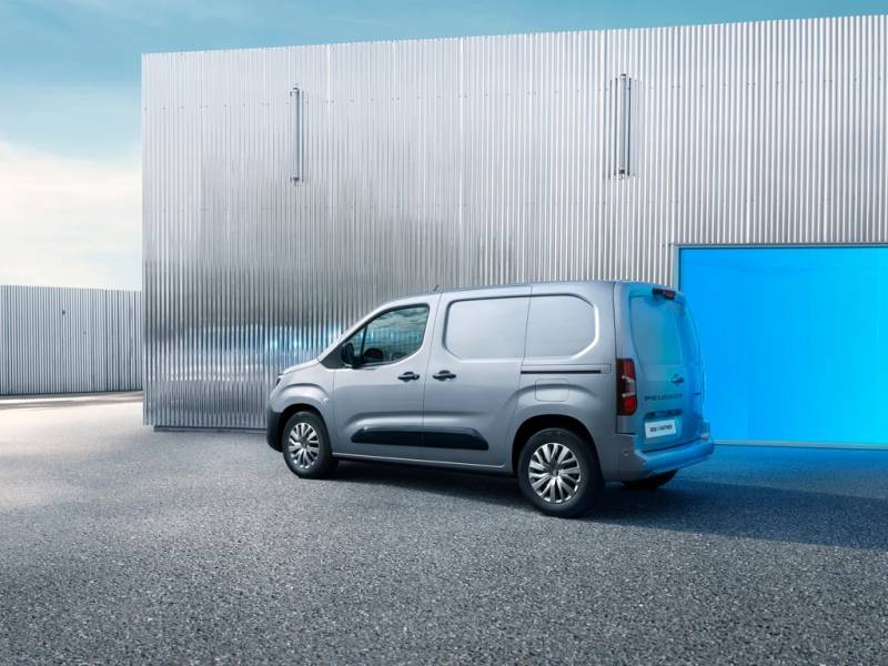 Votre Peugeot Partner électrique à Paris (75) : quelle autonomie et quelle vitesse de recharge pour un utilitaire électrique en Île-de-France à Versailles ?