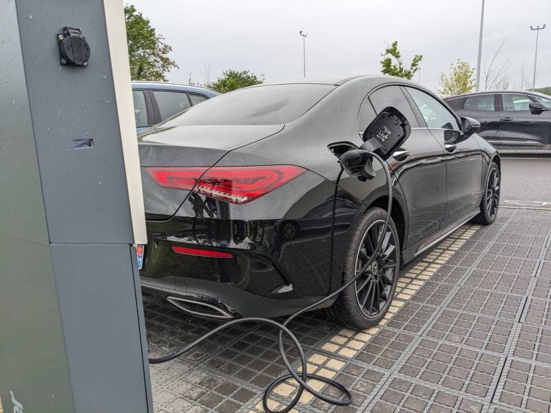 Que dit la législation sur les bornes de recharge en entreprise ? Explications à Montrabé (31)