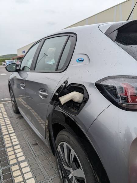 Que dit la législation sur les bornes de recharge en entreprise ? Explications à Blagnac (31)