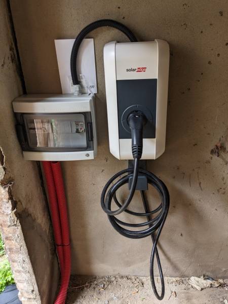 Mise en place d’une borne de recharge électrique SolarEdge et de deux centrales solaires de 6,8kWc pour la revente totale et l’auto-consommation chez notre client à Gaillac (81)