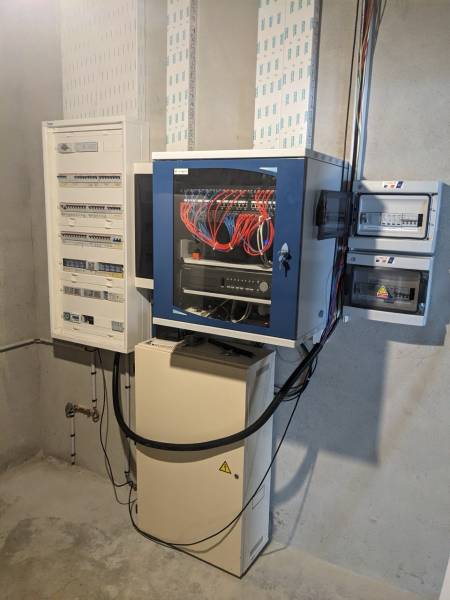 Découvrez cette installation solaire de 16kWc avec batteries et borne de recharge électrique Wallbox à Castres (81)