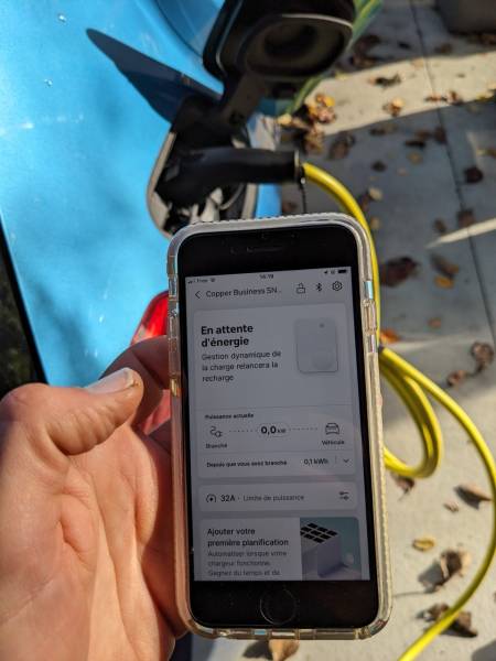 Ma borne triphasée 22kWc est-elle compatible avec une voiture électrique qui recharge à 11kW à Versailles (78) ?