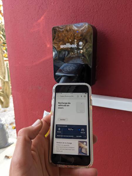 Ma borne de recharge communique-t-elle avec mon onduleur solaire à Toulouse (31) ? Bornetik vous en dit plus sur la gestion du surplus solaire de votre chargeur électrique en Occitanie