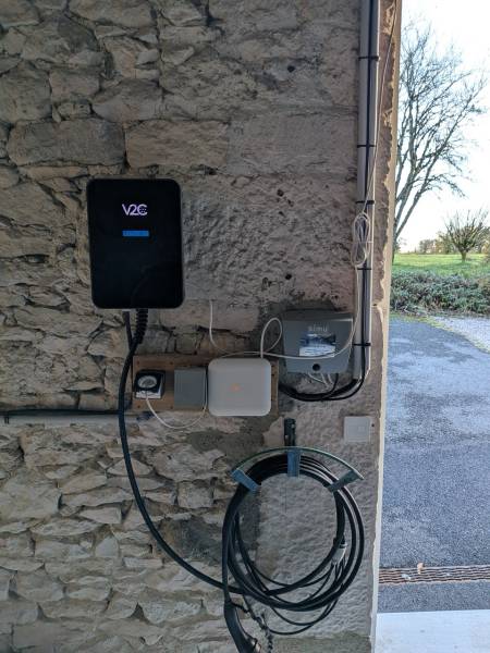 Pose d’un chargeur électrique Trydan V2C avec prise de Type 2 à Labastide-Gabausse (81) : zoom sur l’obturateur T2s en Occitanie