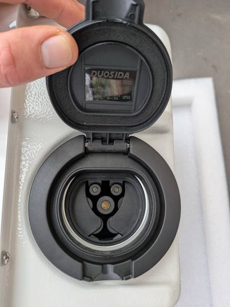 Pose borne de recharge MyLight 150 : notre installation du My Smart Charger à Saint-Jean en Haute-Garonne (31)