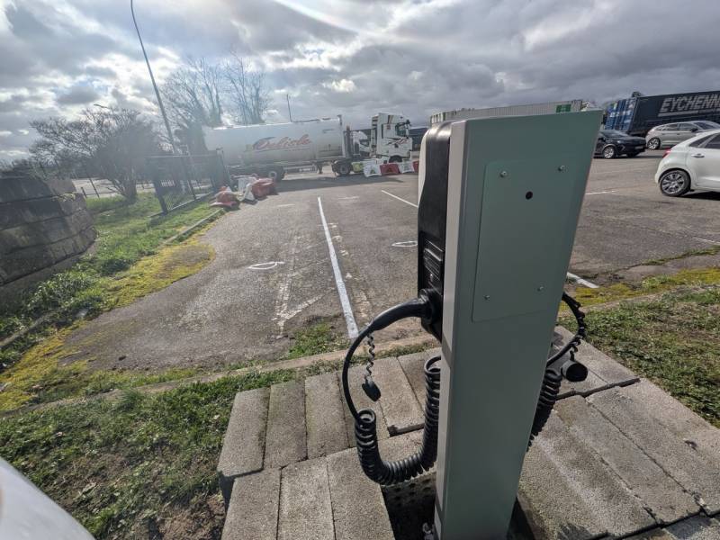 Chantier pose double borne de recharge Daze 2 x 22kW pour notre client professionnel BTM à Saint-Jean-de-Vedas (34)