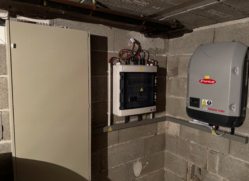 Installation d’un chargeur électrique 22kW en triphasé et connexion à un onduleur solaire Fronius à Calmont en Haute-Garonne à Auterive (31)