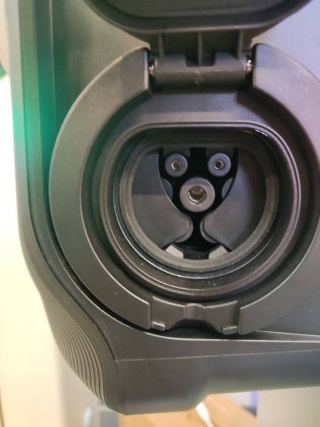 Coup d’oeil sur la prise avec obturateur T2s de votre future borne de recharge électrique Daze à Toulouse (31)