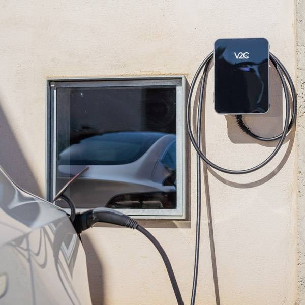 Signification de la couleur LED sur votre borne de recharge V2C Trydan à Toulouse (31) ? Focus sur les messages écrans et le choix des options photovoltaïques en Occitanie à Balma (31)