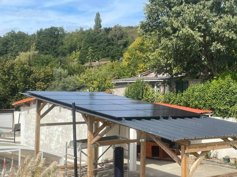 Carports Solaires : Installation De Panneaux Solaires Sur Un Abri-Voiture à Toulouse