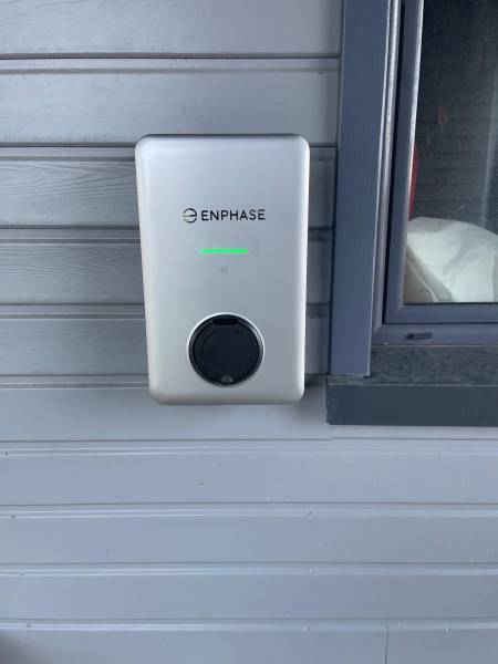 Installation de la borne Enphase IQ EV Charger 2 à côté de Toulouse : découverte de notre chantier réalisé début 2025 à Caraman (31)