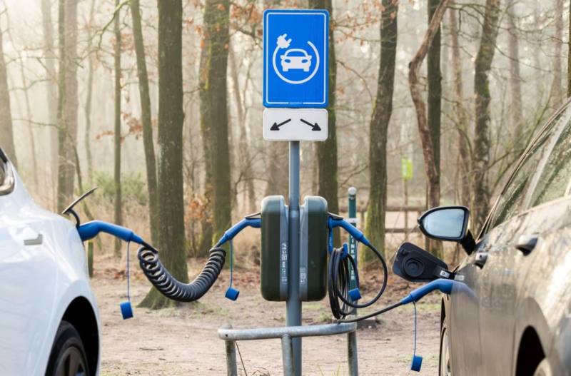 Borne de recharge avec câble en spirale : combien coûte un câble en tortillons enroulés pour brancher ma voiture électrique avec prise de Type 2 à Toulouse (31) ?