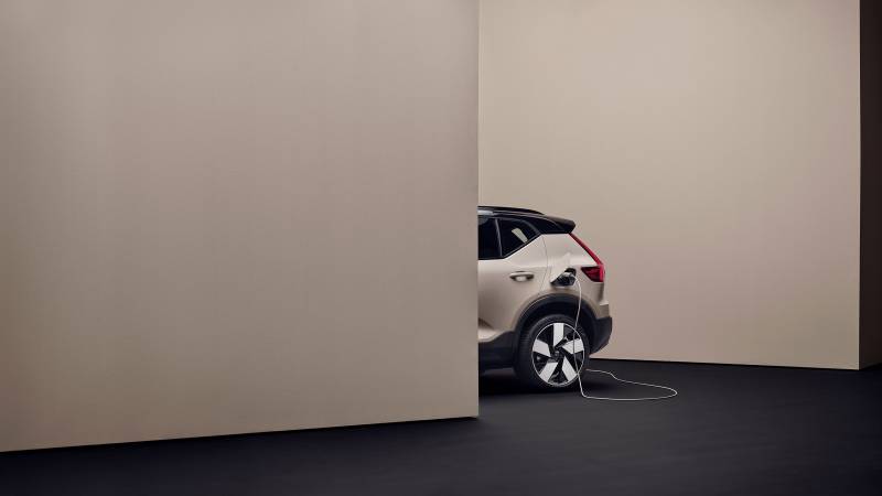 Recharger mon SUV Volvo EX40 électrique à Paris (75) : découverte du véhicule rechargeable et bornes à installer à domicile